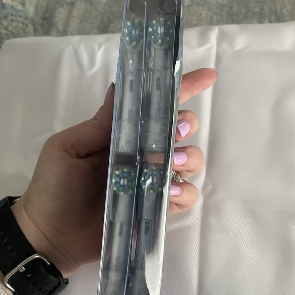 NEW Oral-B Pro Cross Action Replacement Brush Heads White 8 XXL Pack Toothbrush - Picture 4 of 6
